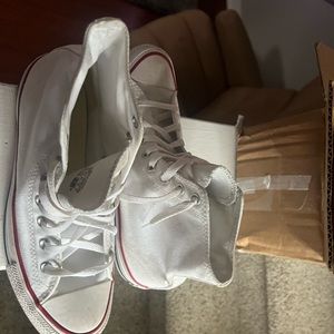 Lightly used converse size 8.5 men’s 10.5 women’s